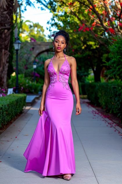 Mujer con vestido de gala de Toque de Ángel